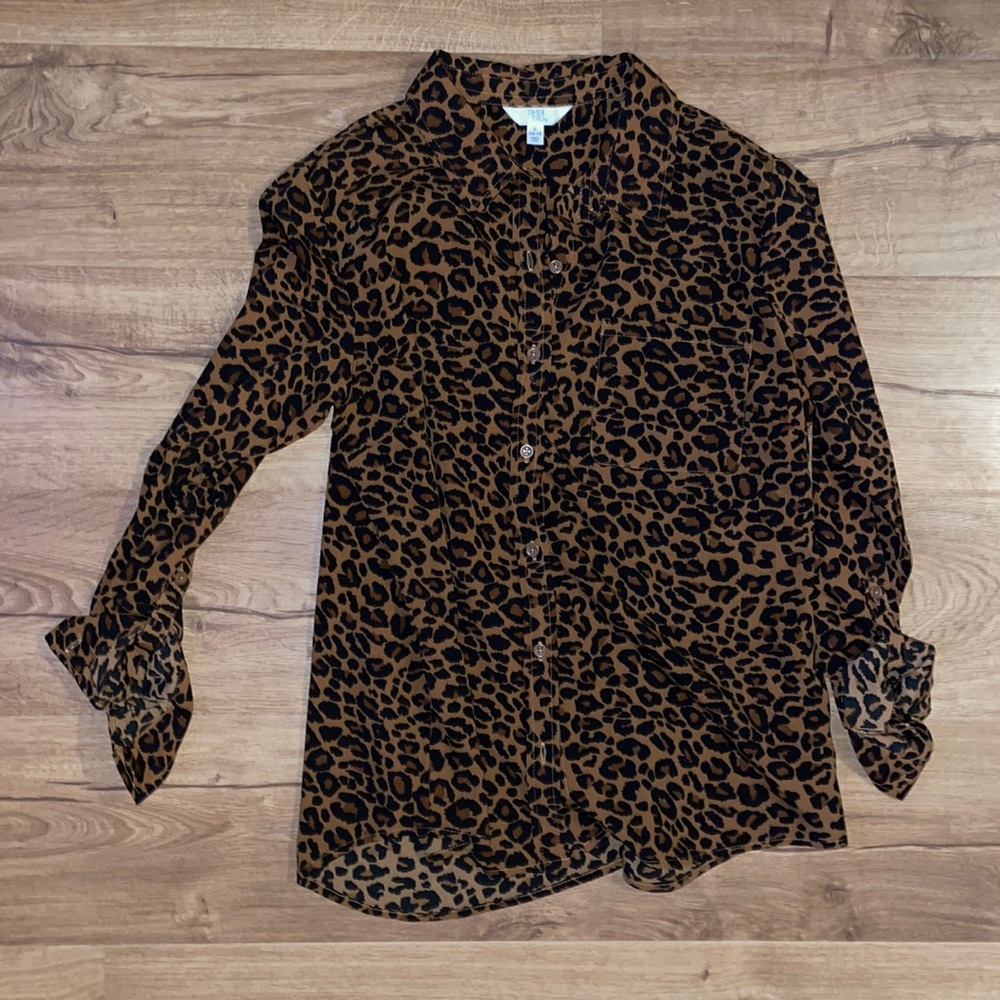 Time & Tru roll cuff button up blouse